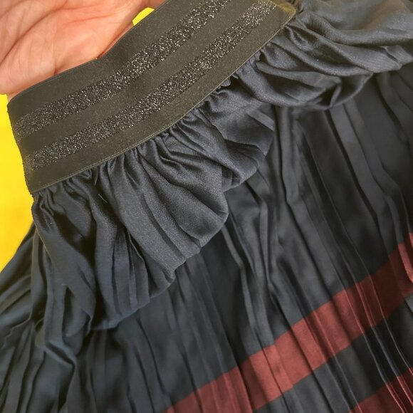 Zara Navy & Cranberry Pleated Chic Color Block Flowy Midi Skirt Size Small - Picture 4 of 9